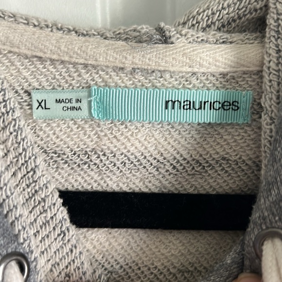 Maurice’s Hooded Sweater - Picture 5 of 6